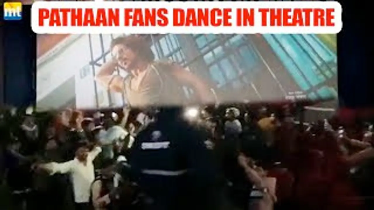 Pathaan Mania Grips The Nation 😍🔥 Video of SRK Fans dancing Inside Theatres goes viral
