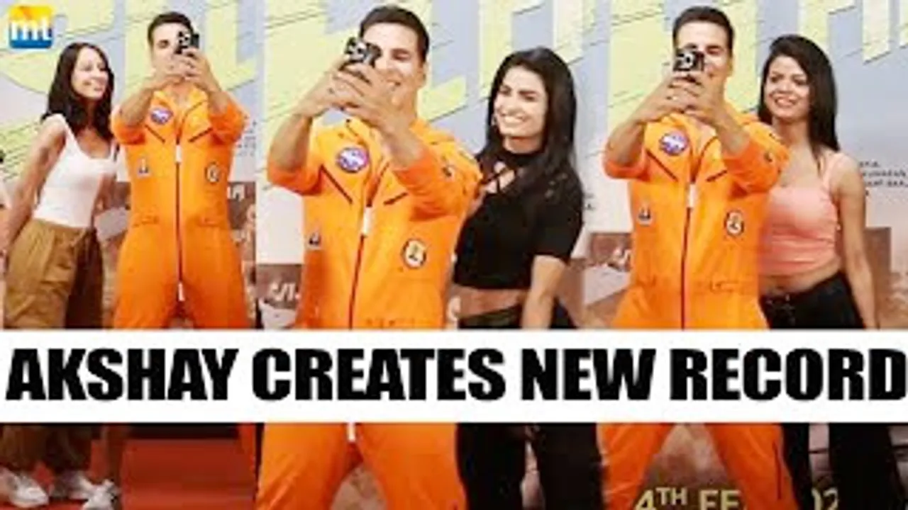 Akshay Kumar creates a New RECORD of Taking 184 Selfies in 3 Minutes