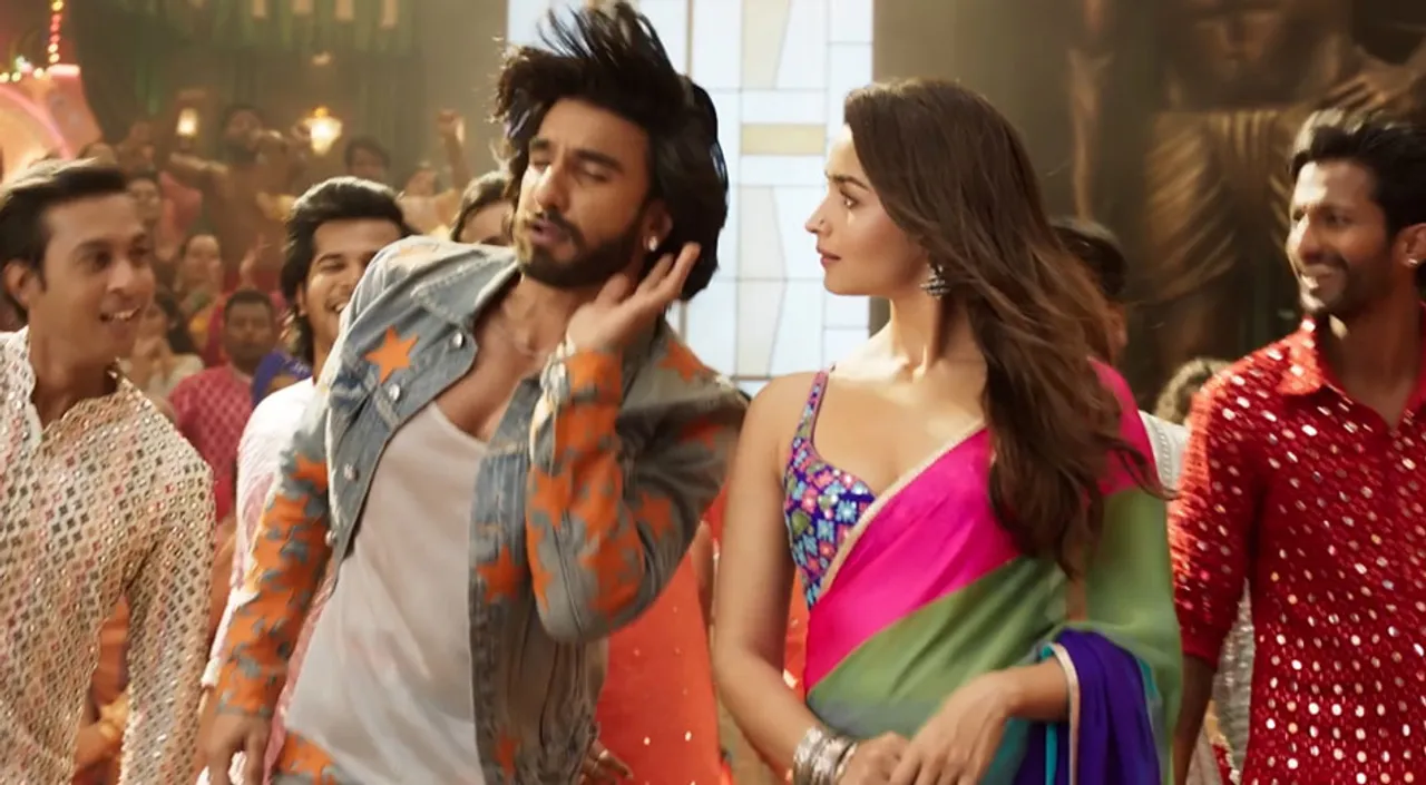 Wow! Ranveer Singh and Alia Bhatt To Shake A Leg Together For the First Time in "What Jhumka"