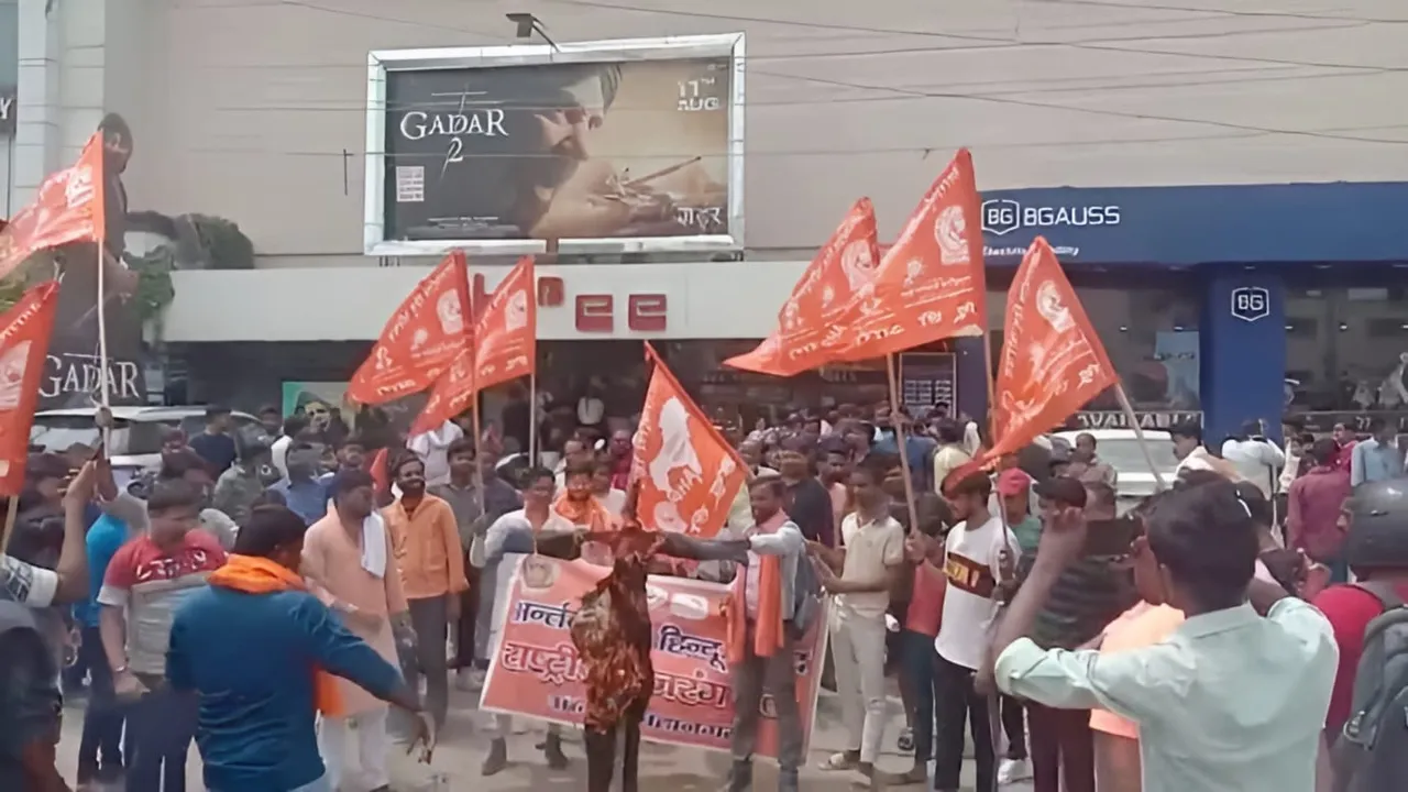 OMG 2 Protest : Slap Akshay Kumar And Get 10 Lacs From Bajrang Dal —