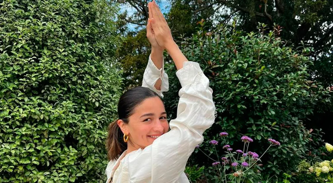 Alia Bhatt Shares A Lovely Message For Sanjay Leela Bhansali & Kriti Sanon After The National Award Win —