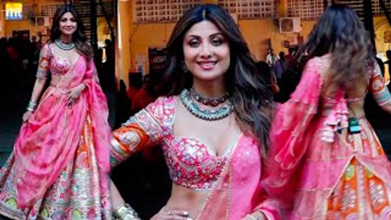 Shilpa Shetty Flaunts Her Expensive 25 KG Pink Lehanga On India's Got Talent Sets