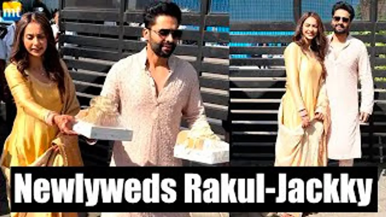 New Hubby-Wifey Rakul Preet Singh & Jackky Bhagnani Distribute Sweets To Paps After Their Lavish Wedding