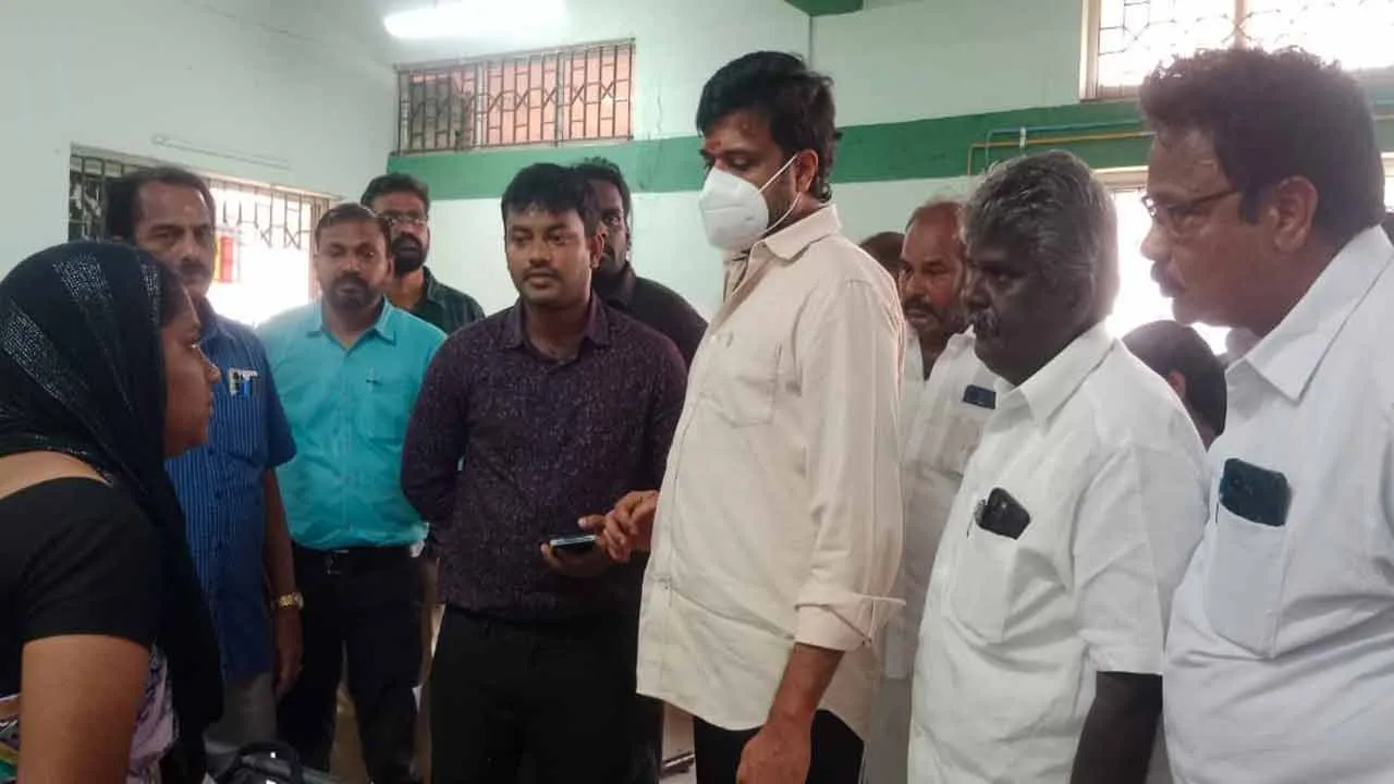  போராட்டத்திற்கு சென்ற வருவாய் துறையினர் 10க்கும் மேற்பட்டவர்களுக்கு நேர்ந்த துயரம்!