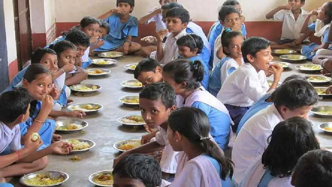  Separate meals for various religion students government school west bengal Photograph: (students) 