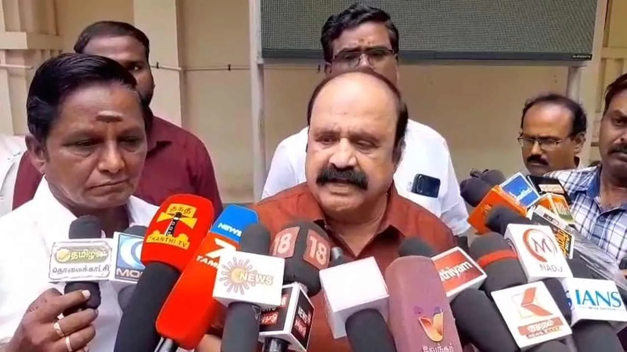  முருகன் மாநாடு; முன்னாள் அதிமுக அமைச்சர்கள், பவன் கல்யாண் உள்ளிட்டோர் மீது புகழேந்தி புகார்!