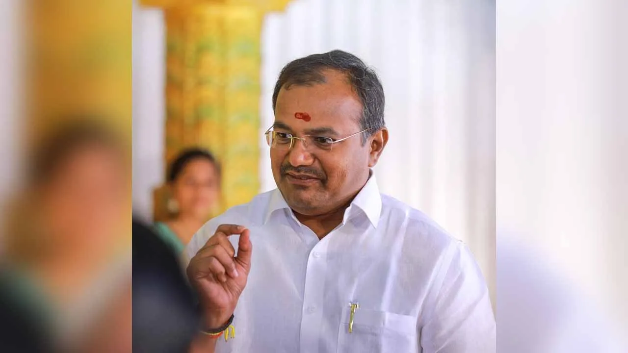  Arul MLA Removed from PMK Photograph: (pmk) 