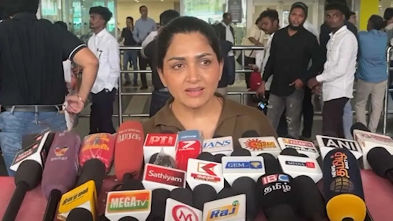  “2 பெண் குழந்தைகளுக்கு அம்மா என்ற முறையில் சொல்றேன்...” - பெற்றோருக்கு குஷ்பு வேண்டுகோள்