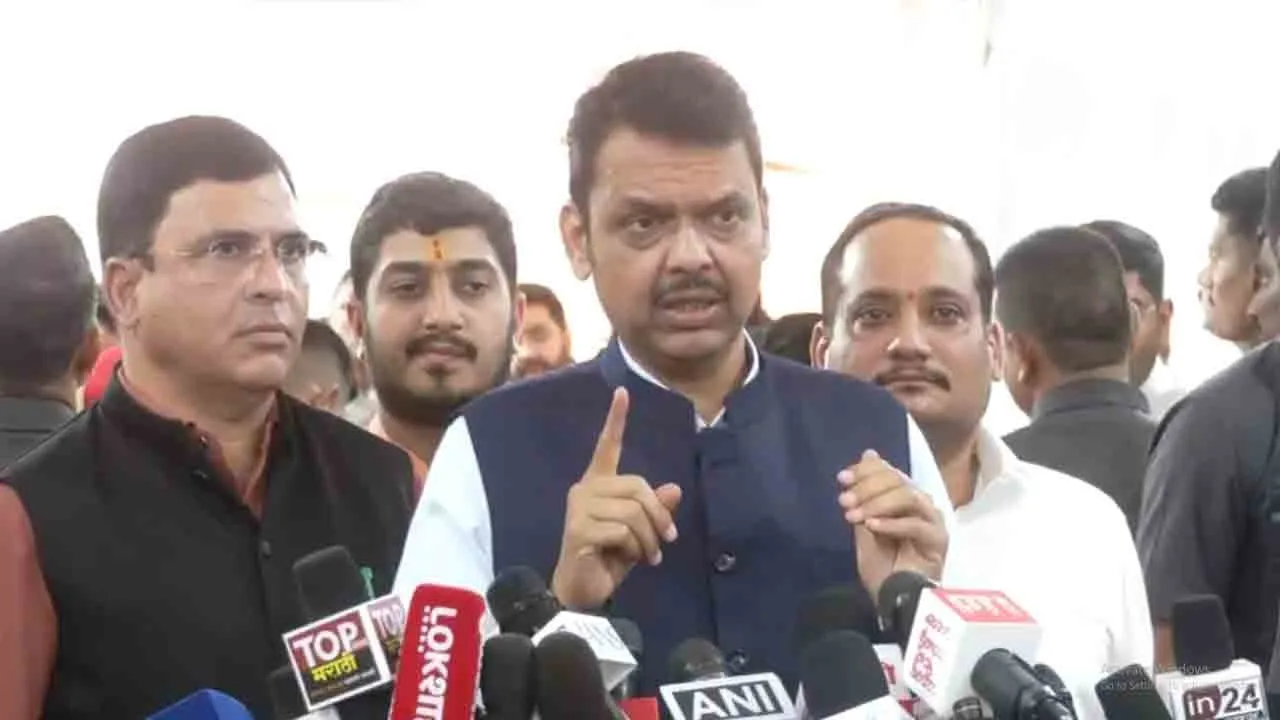  Fadnavis says they respect English, work against Hindi on marathi language controversy 