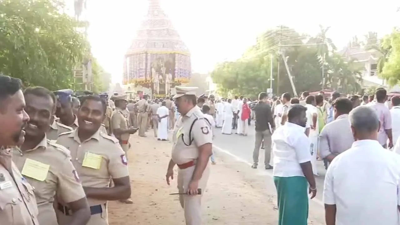  Kandadevi Temple procession; Police deployed Photograph: (sivakangai) 