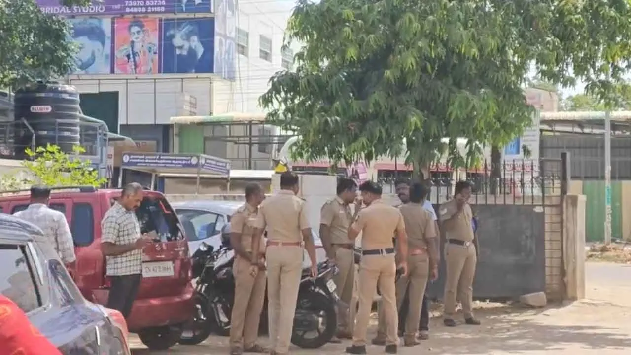  ‘கழுத்துல ருத்ராட்ச கொட்ட, நெத்தில பட்ட....’ - டி.எஸ்.பி. திட்டியதால் விபரீத முடிவு எடுத்த பெண் காவலர்!