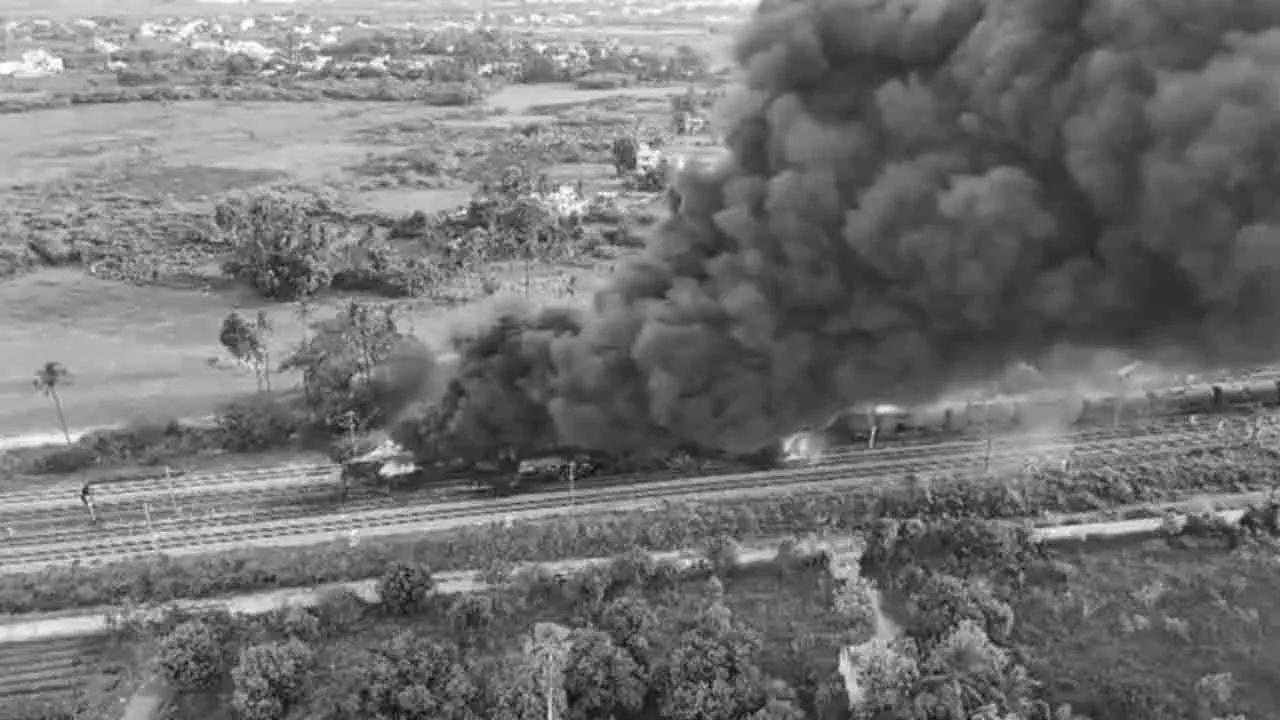  Thiruvallur train fire accident - Southern Railway issues important announcement Photograph: (train accident) 