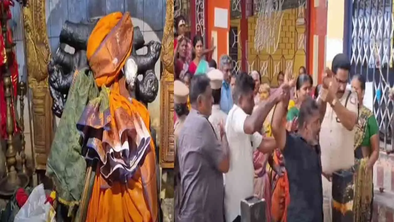 Nallathangal temple idol vandalism - police deployed Photograph: (rajapalayam) 