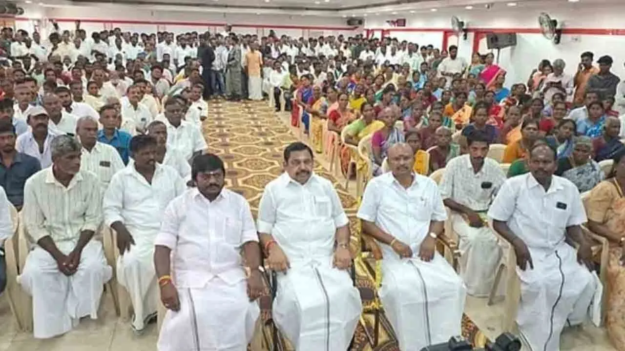  இபிஎஸ் முன்னிலையில் இணைந்த 2,000 பேர்; குஷியில் அதிமுக!