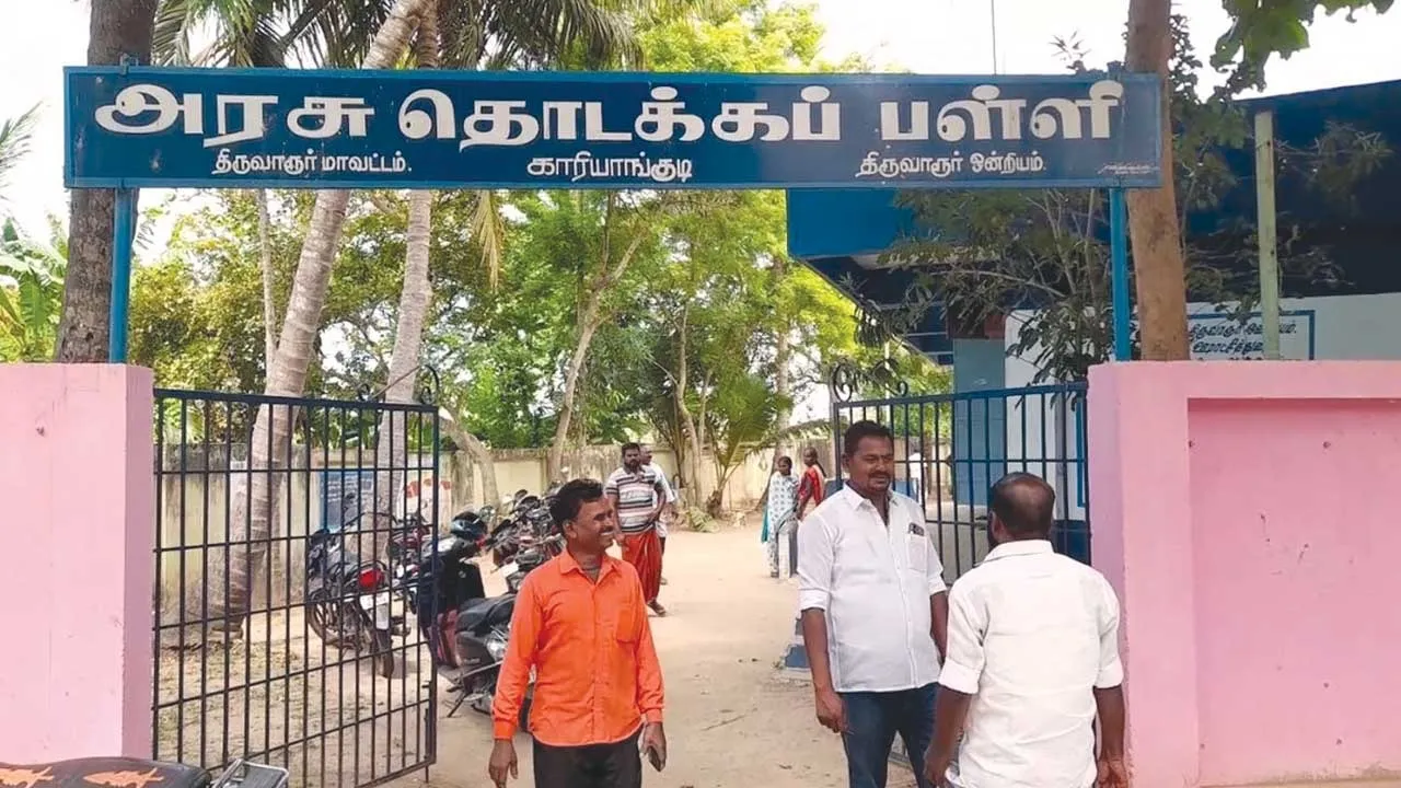  பள்ளி தண்ணீர்த் தொட்டியில் மலம்  குற்றவாளிகளை தப்பவிடும் திருவாரூர் போலீஸ்