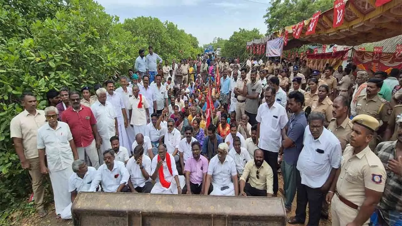  முதல்வர் அறிவித்த புதிய திட்டத்திற்கு உயர்நீதிமன்றம் தடை!
