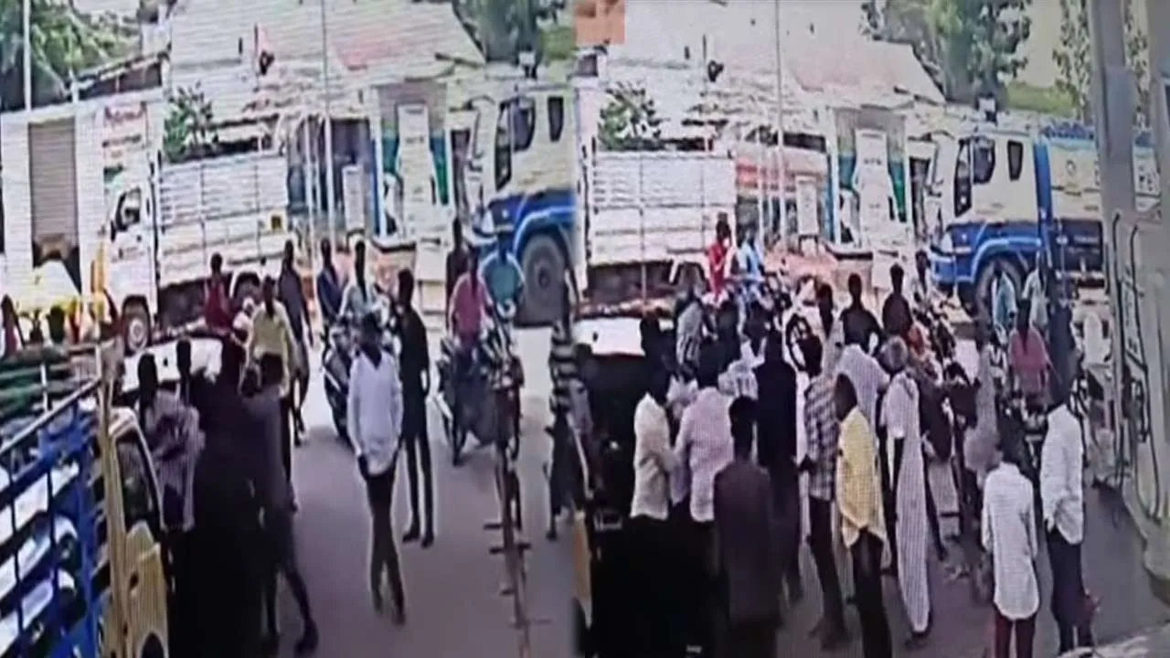  Ramadoss - Anbumani supporters clash chaos at petrol pump in kallakurichi 