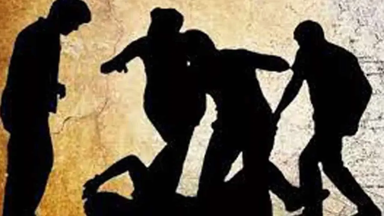  Private hotel employee beaten to death; Four including a boy involved in drunken brawl Photograph: (erode) 