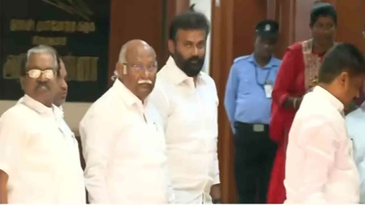  Anwar Raja join DMK and AIADMK takes immediate action 