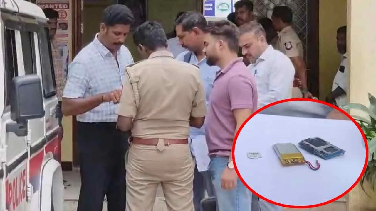  ராமதாஸ் வீட்டில் இருந்த ஒட்டுக்கேட்கும் கருவி; காவல் நிலையத்தில் ஒப்படைப்பு!