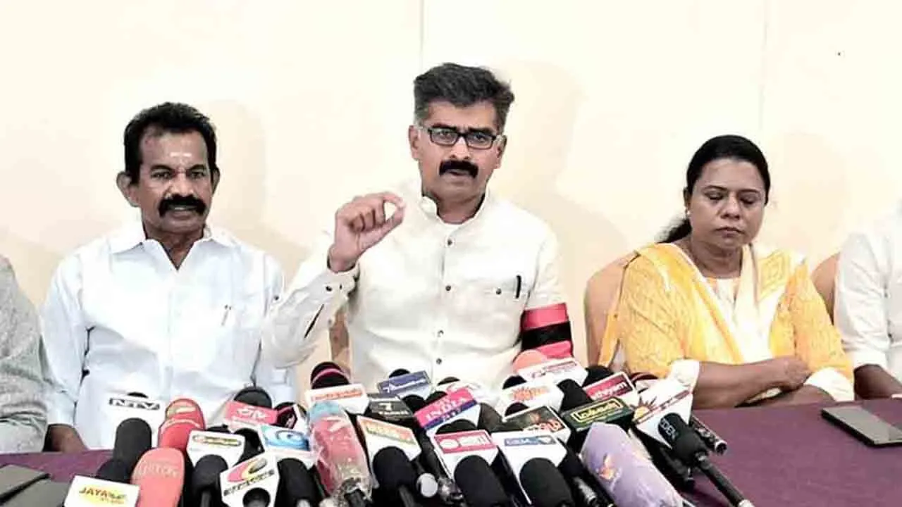  'கட்சி பிரச்சனை ஒருபுறம் இருக்கட்டும்; மக்கள் பிரச்சனையை பார்ப்போம்'- பம்பரமாய் சுழலும் துரை வைகோ!