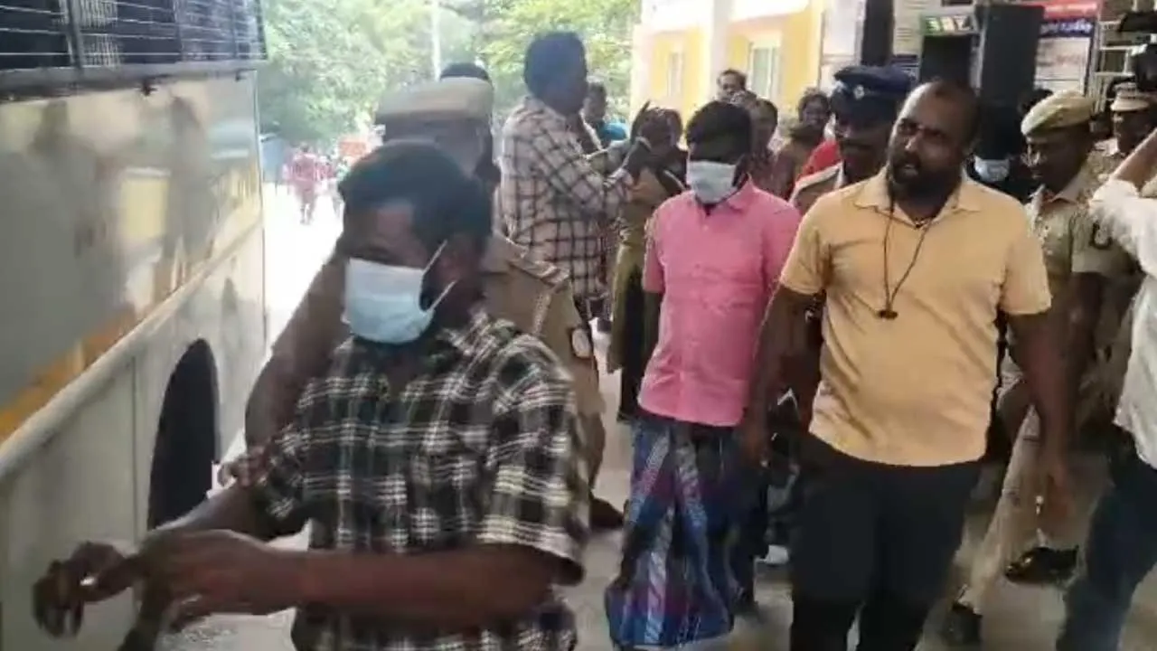  திண்டுக்கல்லை உலுக்கிய திமுக பிரமுகர் படுகொலை; 8 பேர் கைது!