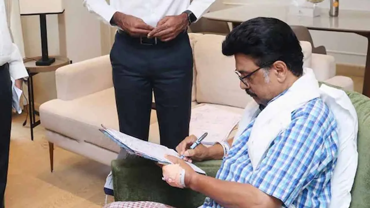  Tamil Nadu Chief Minister invites executives to Apollo Photograph: (dmk) 