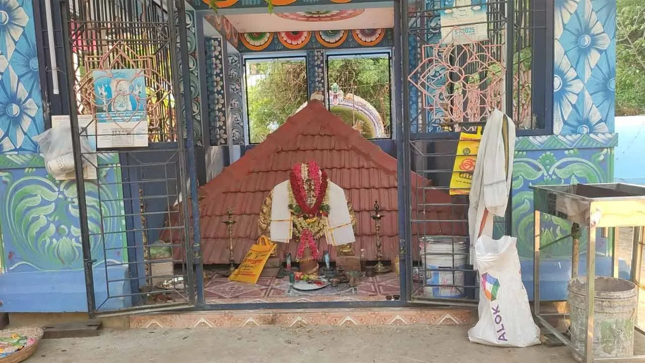  பாதாளத்தில் இருக்கும் அய்யனார்; பார்த்திடாத பக்தர்கள் - கோலாகலமாக நடந்த திருவிழா!