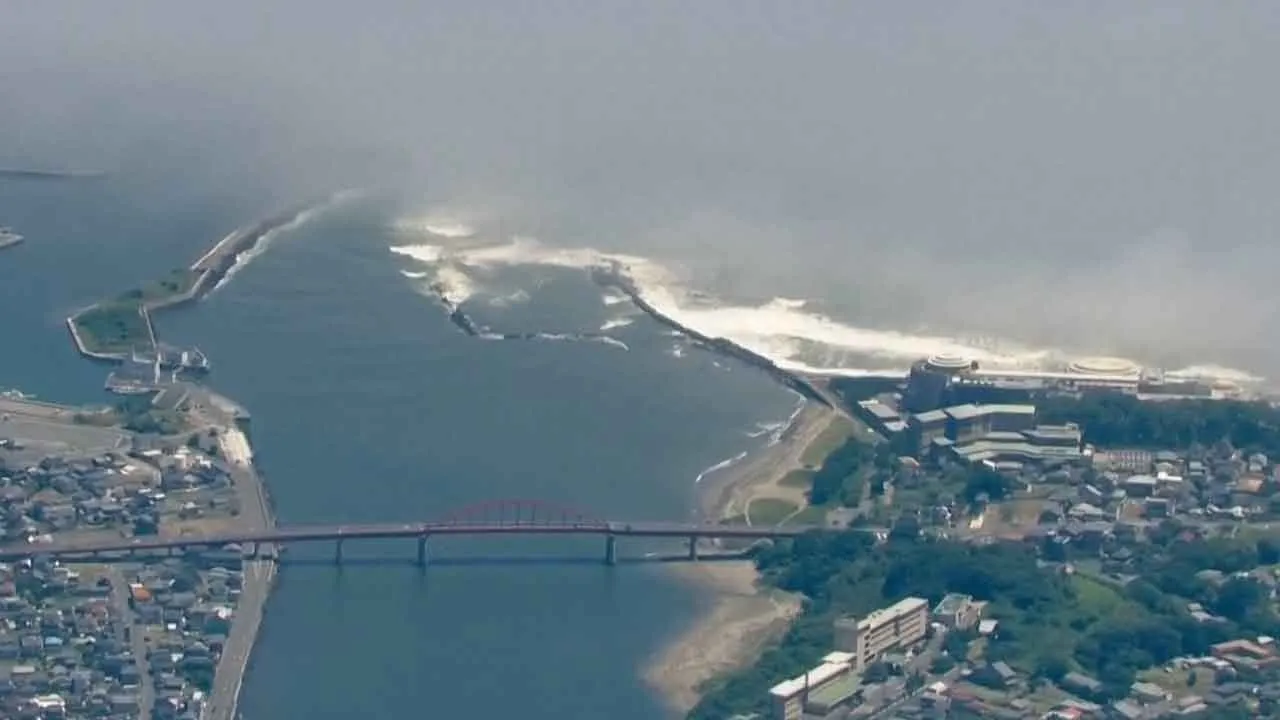  Russia declares state of emergency - tsunami warning for 10 countries Photograph: (sunami) 