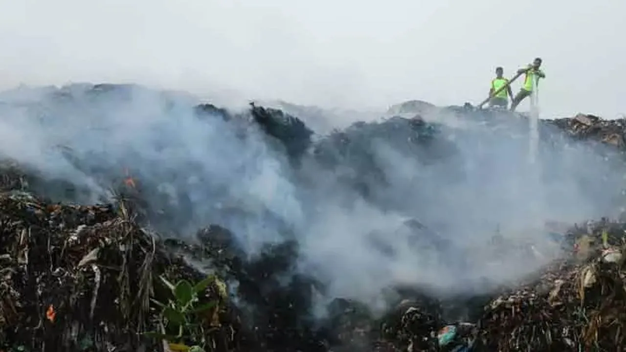  Fire at garbage dump - people suffer from smoke nuisance Photograph: (கோப்புப்படம்) 