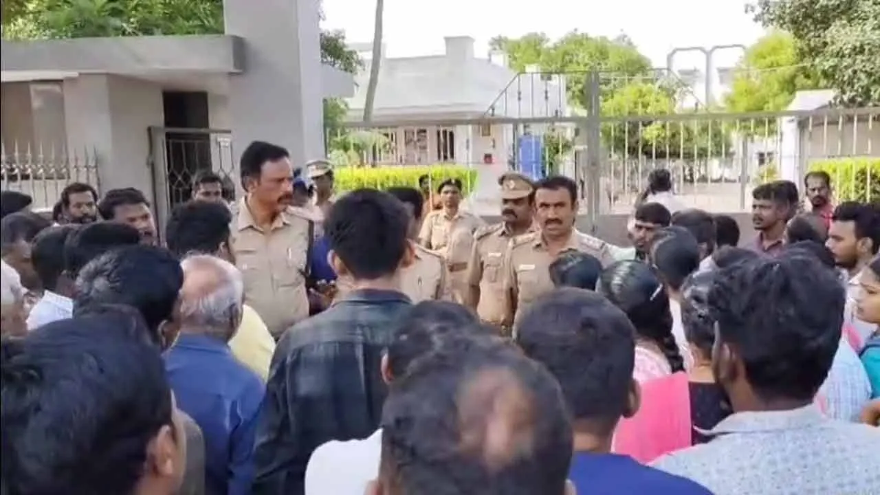  வடமாநில இளைஞரின் அத்துமீறல்; பள்ளி கழிவறையில் சிறுமிக்கு நேர்ந்த கொடூரம்!