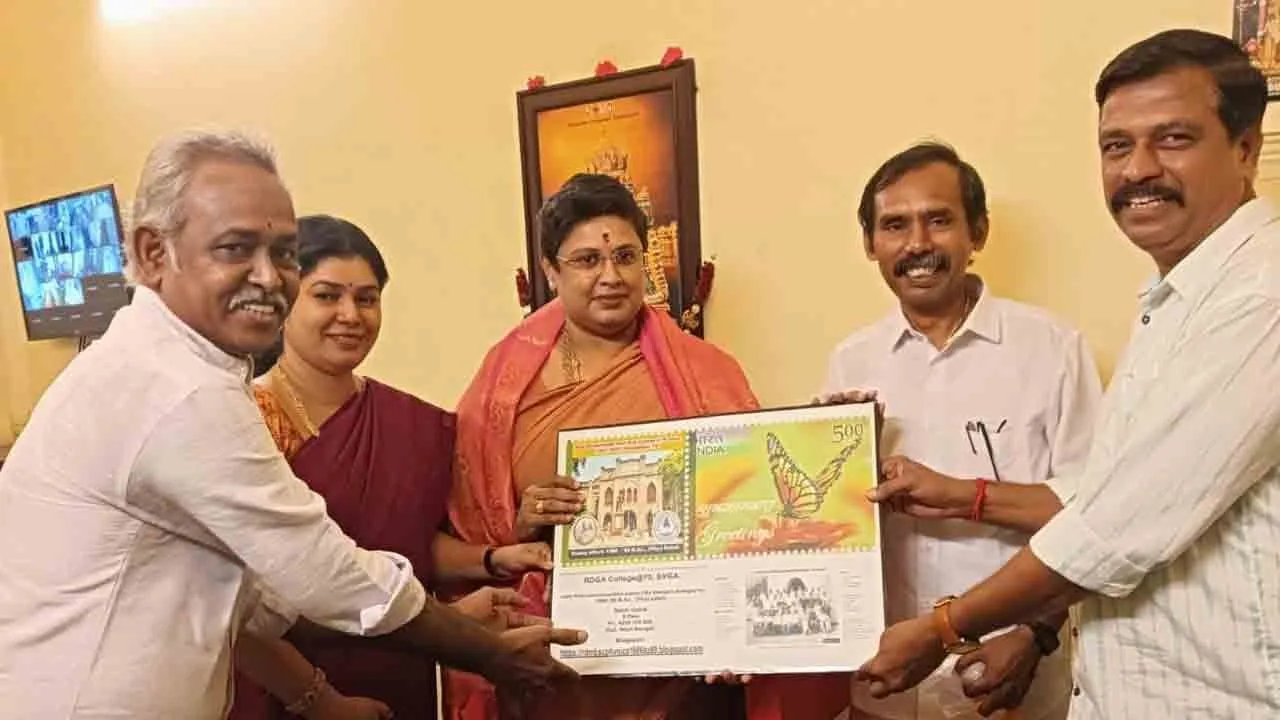  சிவகங்கை மன்னர் துரைசிங்கம் கலைக்கல்லூரி 75வது ஆண்டு நிறைவு விழா; அஞ்சல் தலை வெளியீடு!