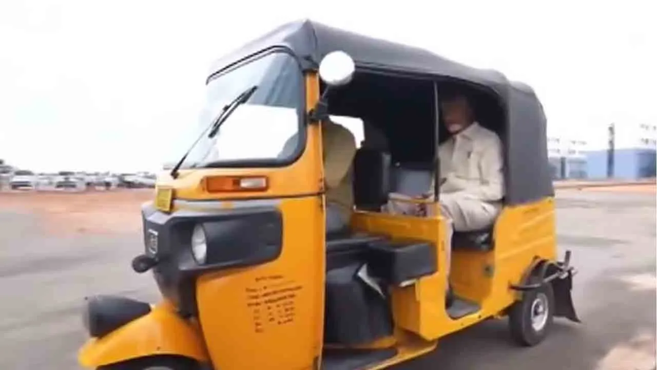  ஆட்டோவில் பயணித்த ஆந்திர முதல்வர்!