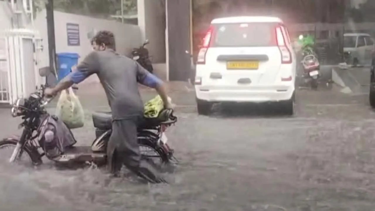  Heavy rains lashed Chennai suburbs Photograph: (chennai) 