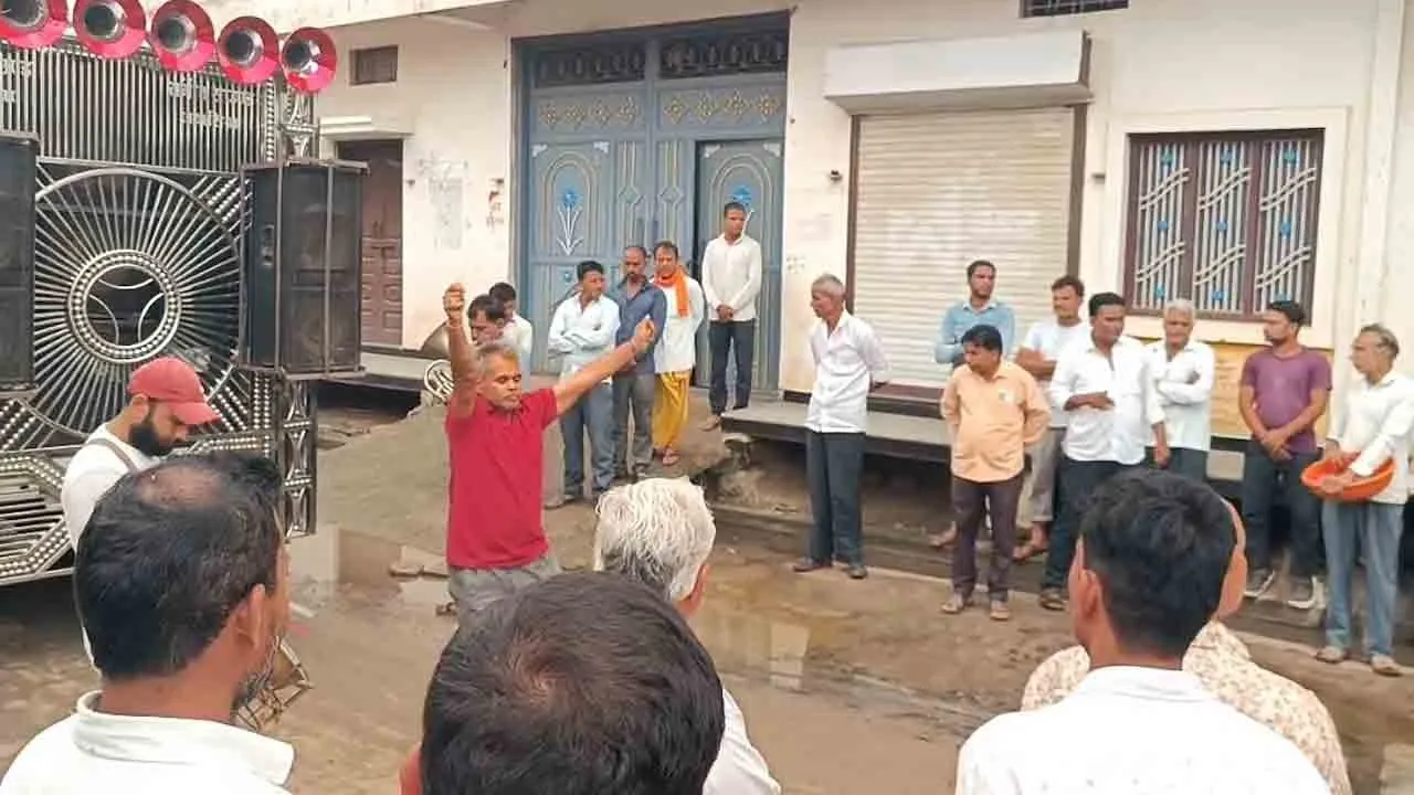  இறுதிச் சடங்கில் நண்பனின் கடைசி ஆசையை நிறைவேற்றிய நபர்; கண்ணீர் வடித்த கிராமம்!