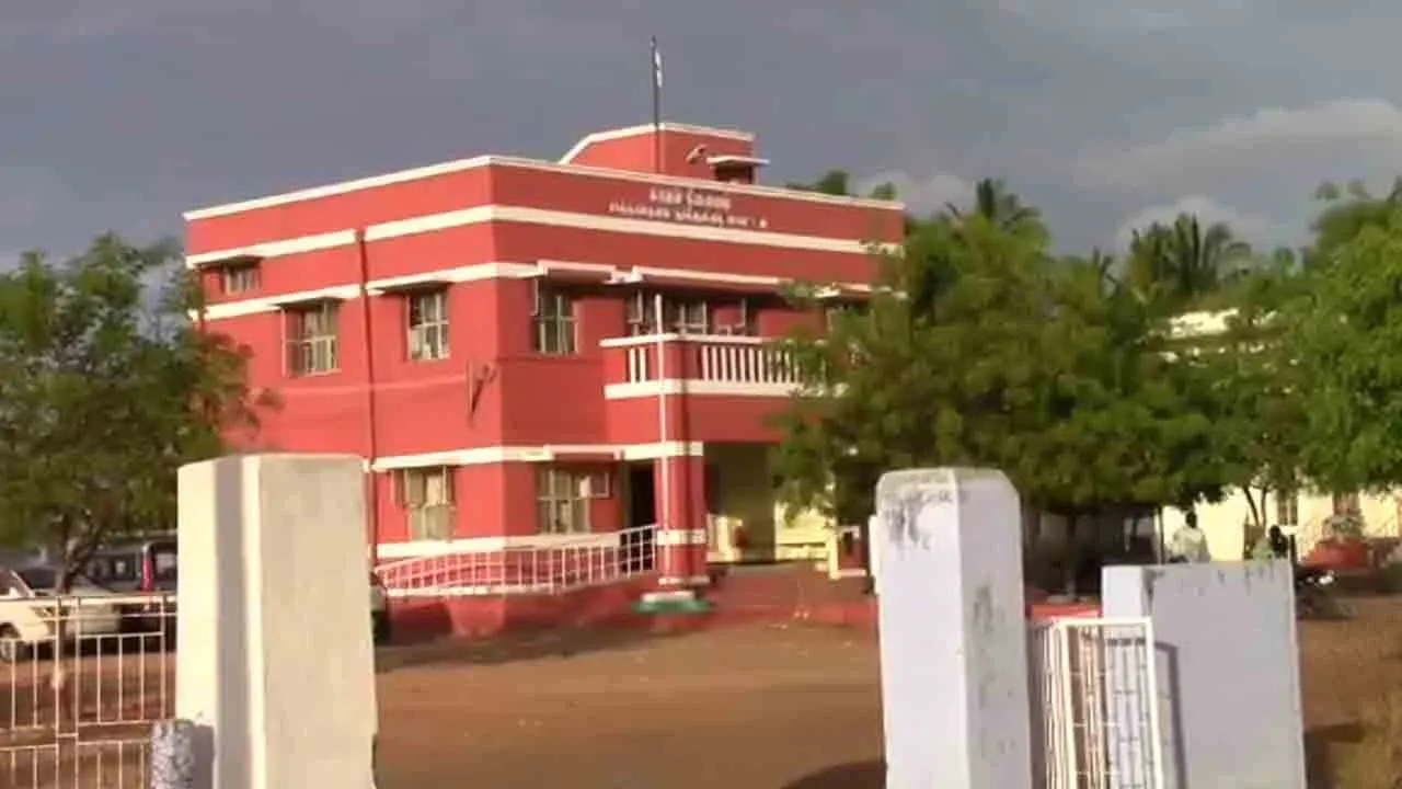  வெளியே வழக்கறிஞர்... உள்ளே கொள்ளையன்; விவசாயிக்கு நேர்ந்த கொடூரம் - விசாரணையில் பகீர்