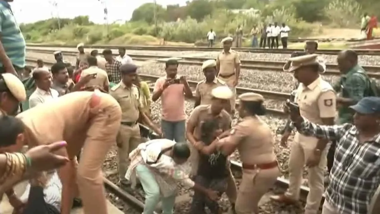  SchooSchool student lose their live; Police say causel student lose their live; Police say cause Photograph: (thirupathur) 