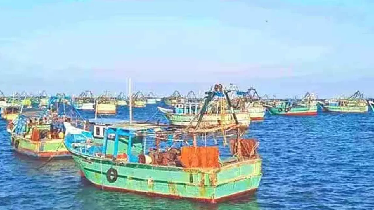  Sri Lankan Navy arrests Tamil Nadu fishermen 
