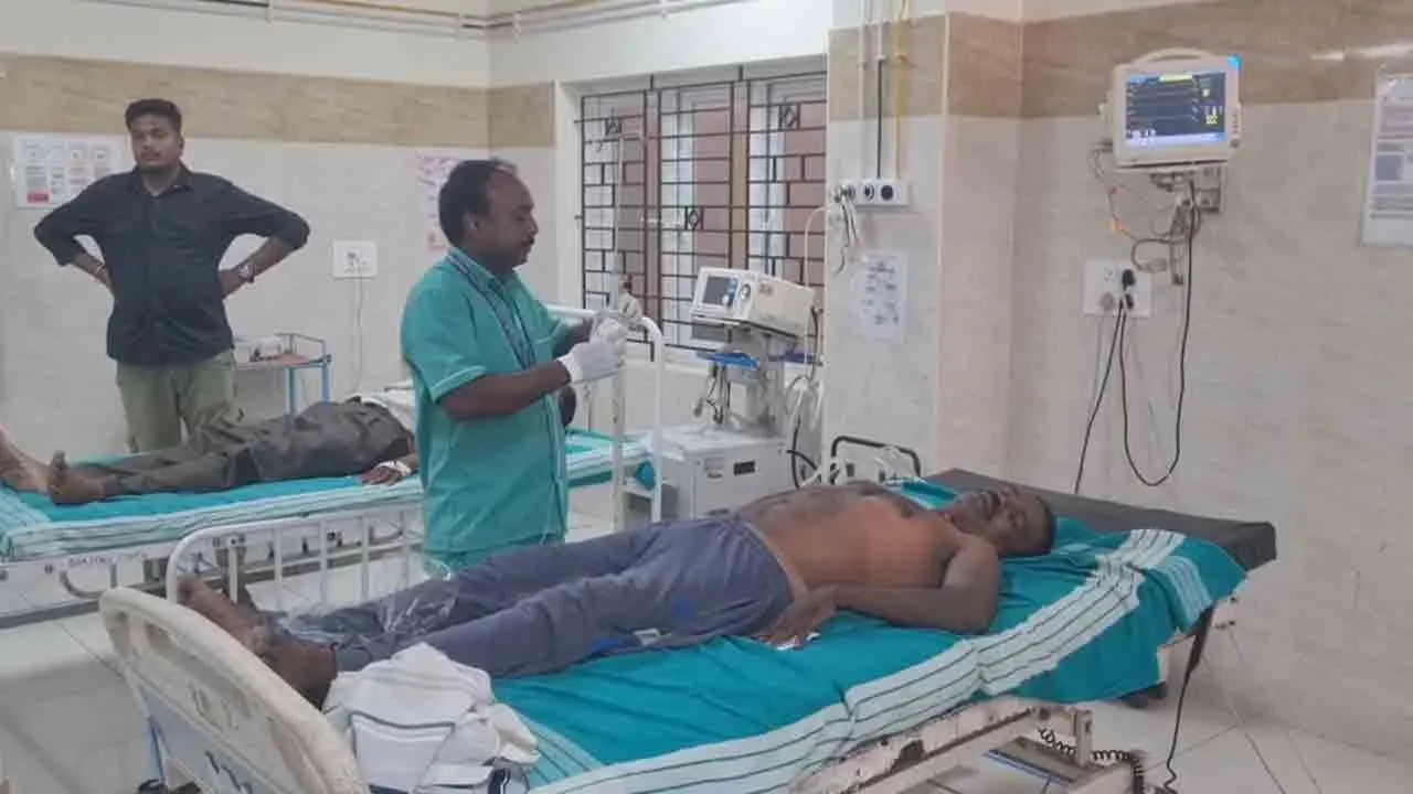  இறுதிச் சடங்கில் நேர்ந்த சோகம்; 20க்கும் மேற்பட்டோர்  மருத்துவமனையில் அனுமதி!