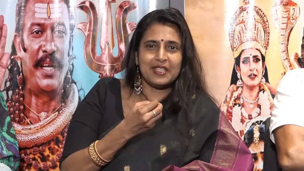  நயன்தாரா, மீனாவிடம் கேட்காததை ஏன் என்னிடம் மட்டும் கேட்கிறீர்கள்? - கஸ்தூரி