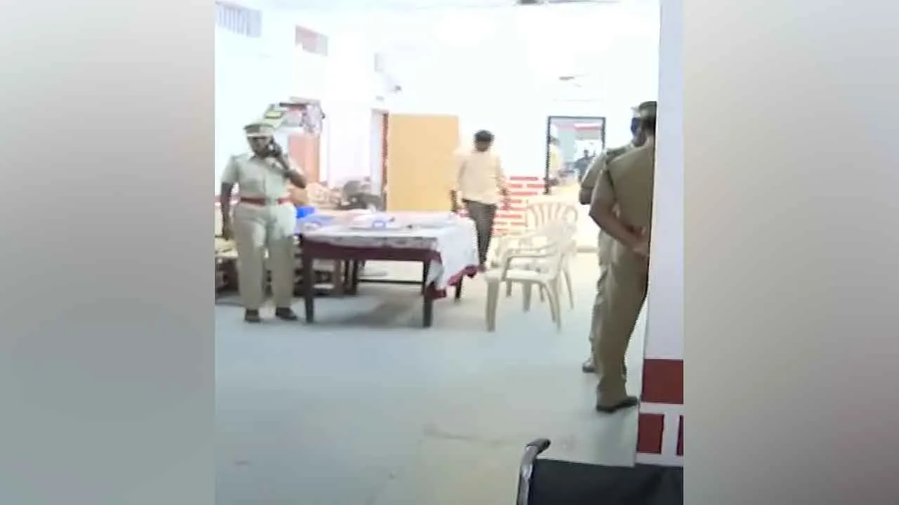  காவல் நிலையத்தில் ஒருவர் உயிரிழப்பு; போலீசார் விசாரணை!