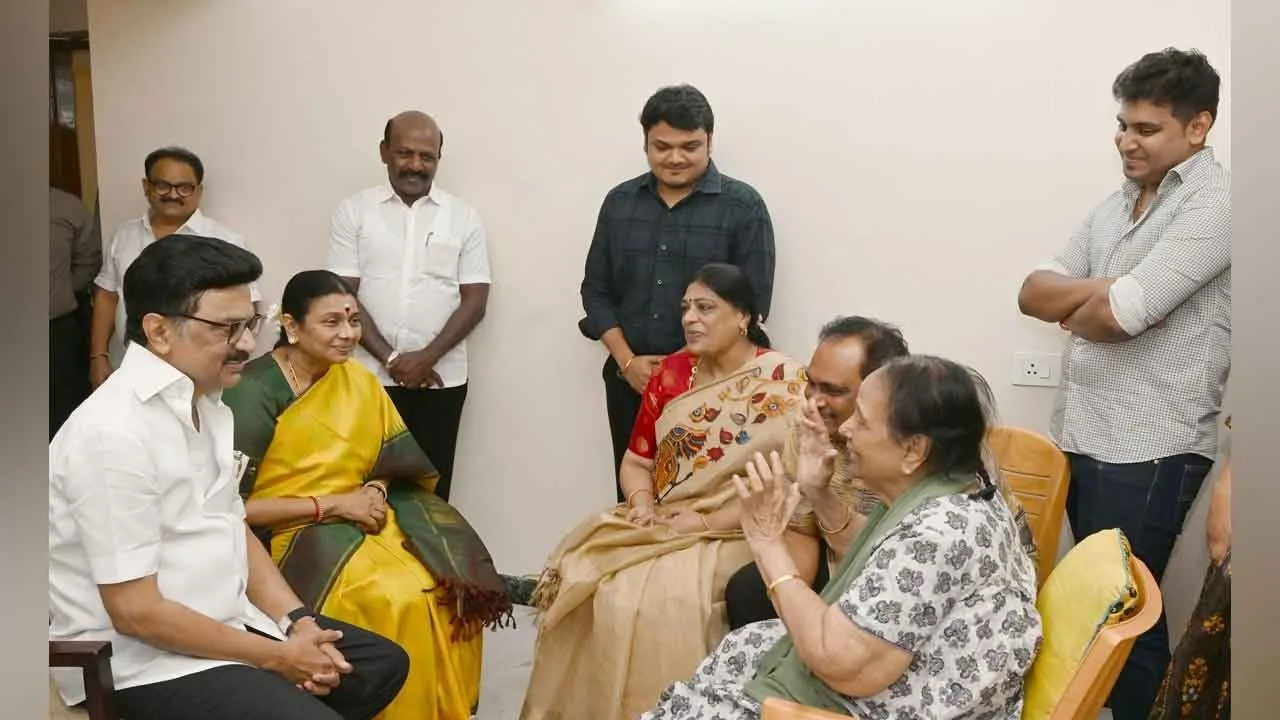  பழம்பெரும் நடிகை வைத்த கோரிக்கை; நேரில் சந்தித்து பேசிய முதல்வர் மு.க. ஸ்டாலின்!