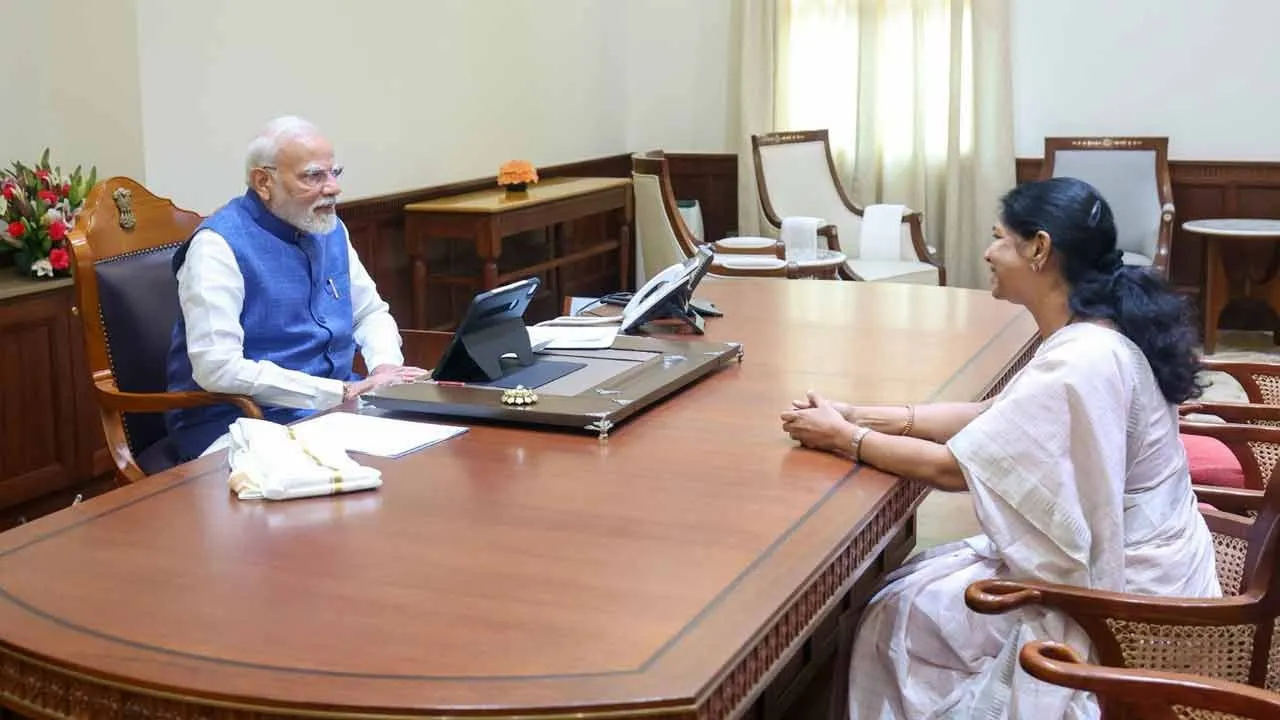  Kanimozhi MP meets Prime Minister Modi Photograph: (modi) 