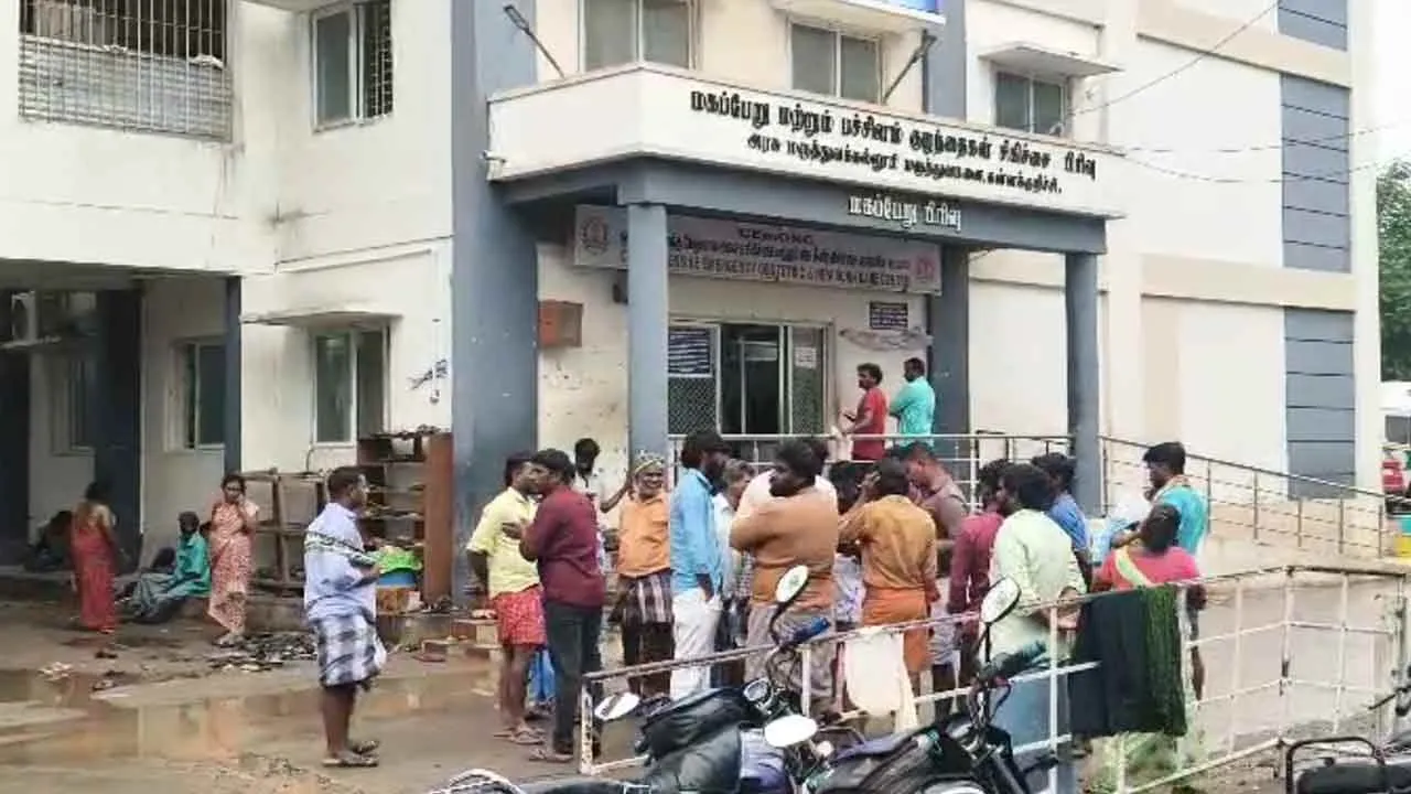 பச்சிளங்குழந்தையை கடத்த முயன்ற பெண்: தர்ம அடி கொடுத்த பொதுமக்கள்!