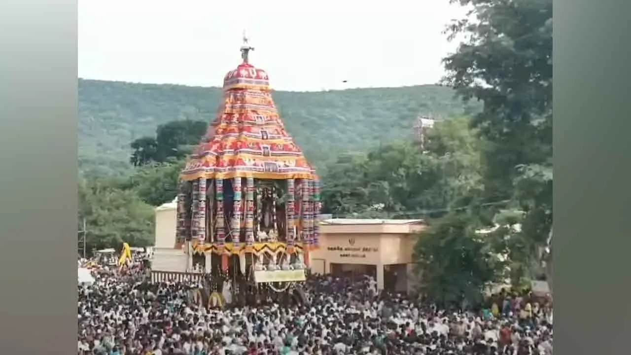  “கோவிந்தா.... கோவிந்தா....” - கோஷம் முழங்கிய அழகர் கோவில் தேரோட்டம்!