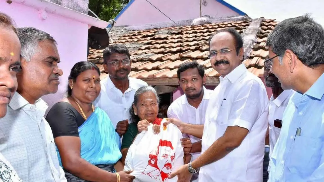  “Stalin sir has asked the people who are struggling to go home and give..” -Minister Thangam Southern States Resilience! Photograph: (dmk) 