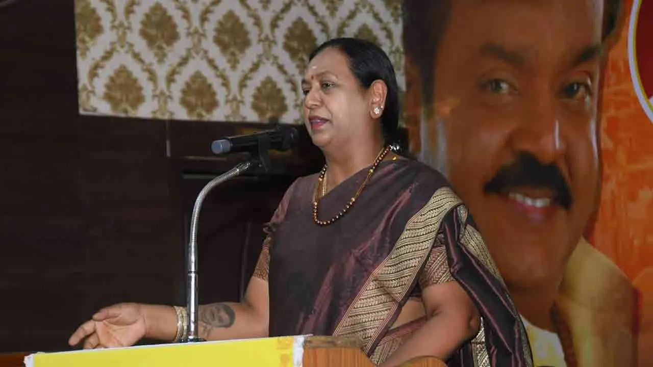  “தூய்மை பணியாளர்களைக் கைது செய்தது எந்த விதத்தில் நியாயம்?” - பிரேமலதா கேள்வி