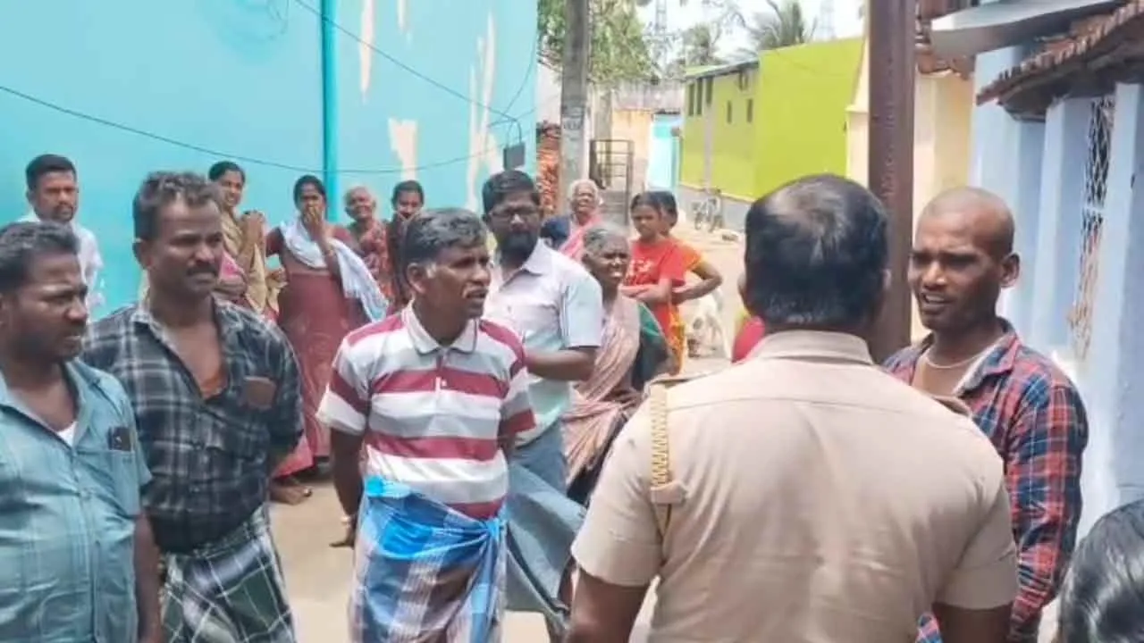  வீடு வீடாகக் கதவைத் தட்டிய இளைஞர்; சுற்றி வளைத்த கிராம மக்கள் - விசாரணையில் திடீர் ட்விஸ்ட்