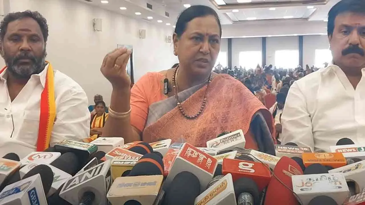  'This is a new headache...' - Premalatha Vijayakanth's anguish Photograph: (dmdk) 