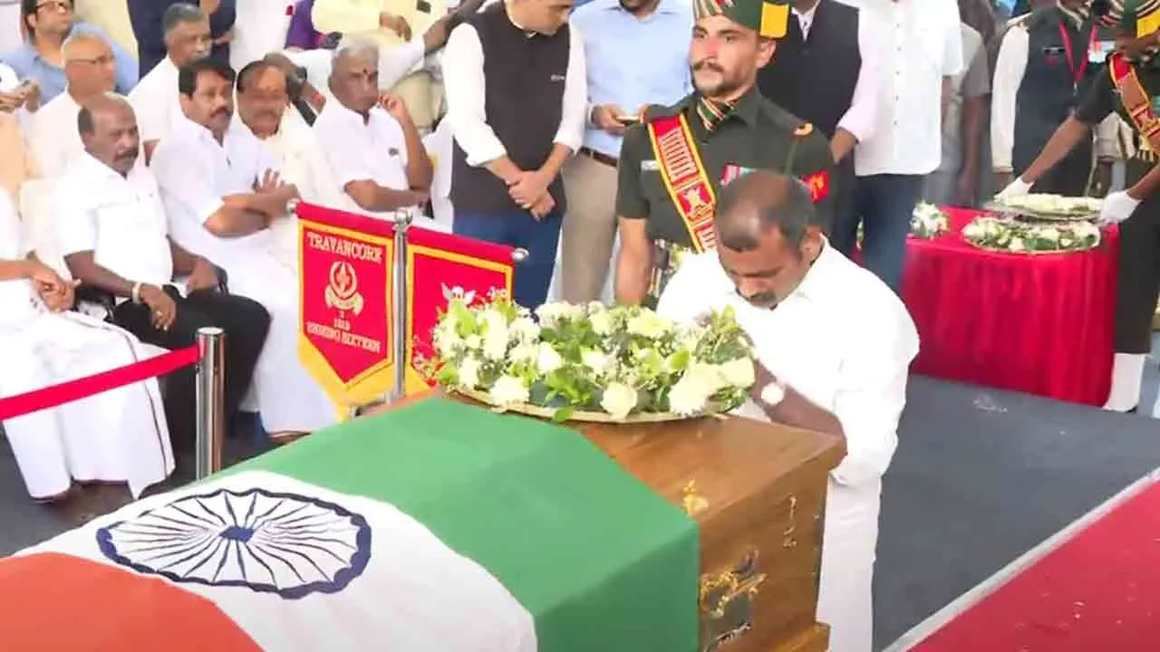  Last respects to the late L. Ganesan Photograph: (bjp) 